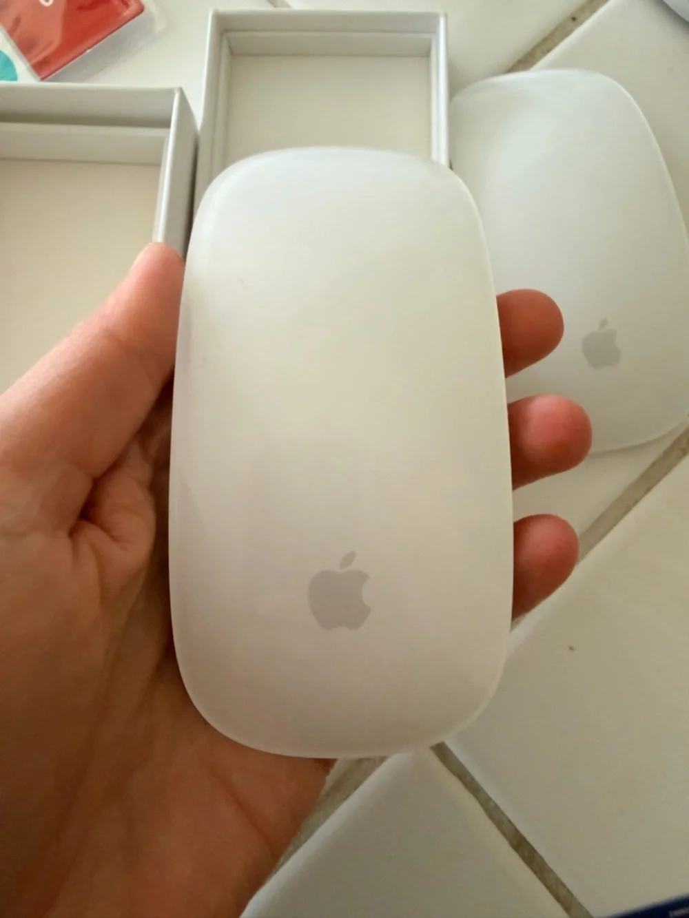 Apple White Magic Mouse 2 — Wireless Multi-Touch Mouse